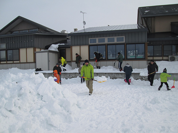 おやじの会雪山作り（2月）